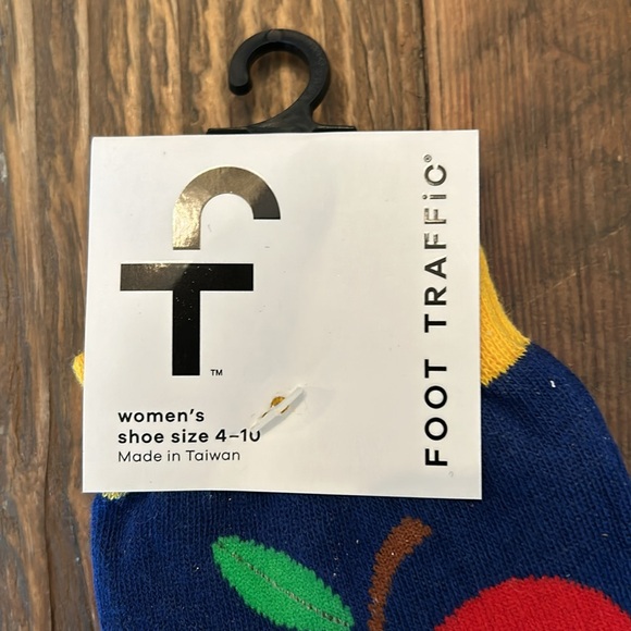 Teacher Gifts! Clipboard / Notepad Set & Socks NWT - Picture 6 of 8